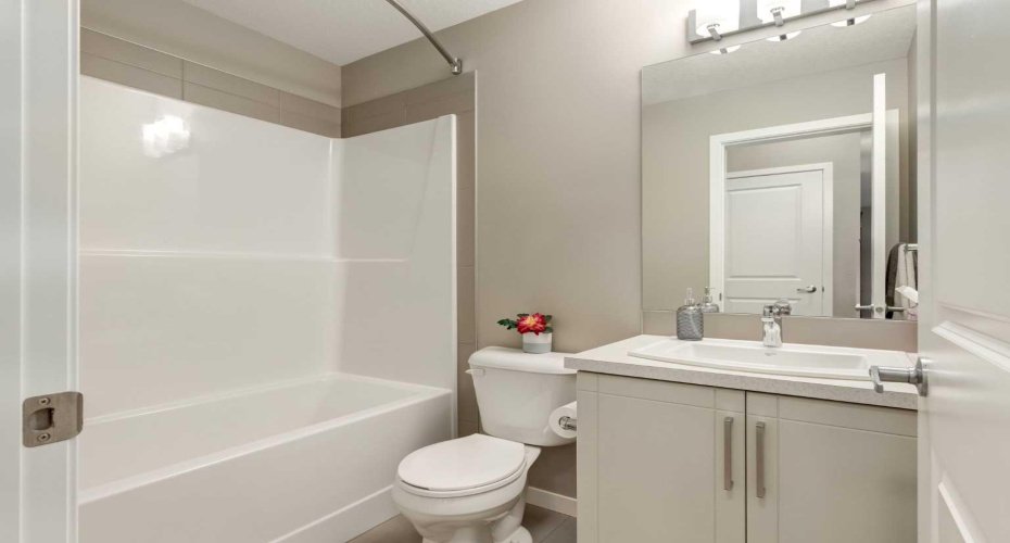 30 MAHOGANY Mews, Calgary, Alberta T3M 3H4, 2 Bedrooms Bedrooms, ,2 BathroomsBathrooms,Residential,For Sale,MAHOGANY,A2287297