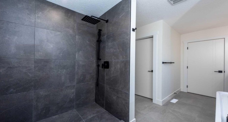 101 Waterford Passage, Chestermere, Alberta T1X 3B4, 5 Bedrooms Bedrooms, ,4 BathroomsBathrooms,Residential,For Sale,Waterford,A2276972