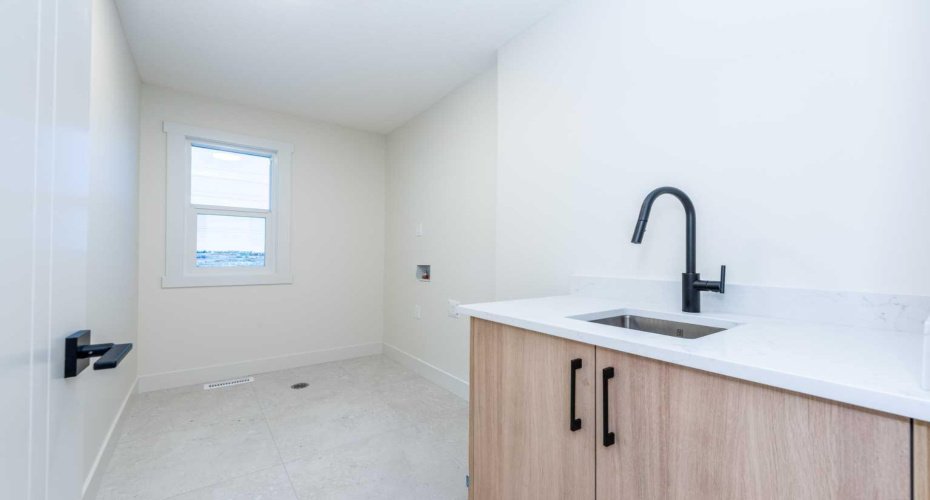 101 Waterford Passage, Chestermere, Alberta T1X 3B4, 5 Bedrooms Bedrooms, ,4 BathroomsBathrooms,Residential,For Sale,Waterford,A2276972