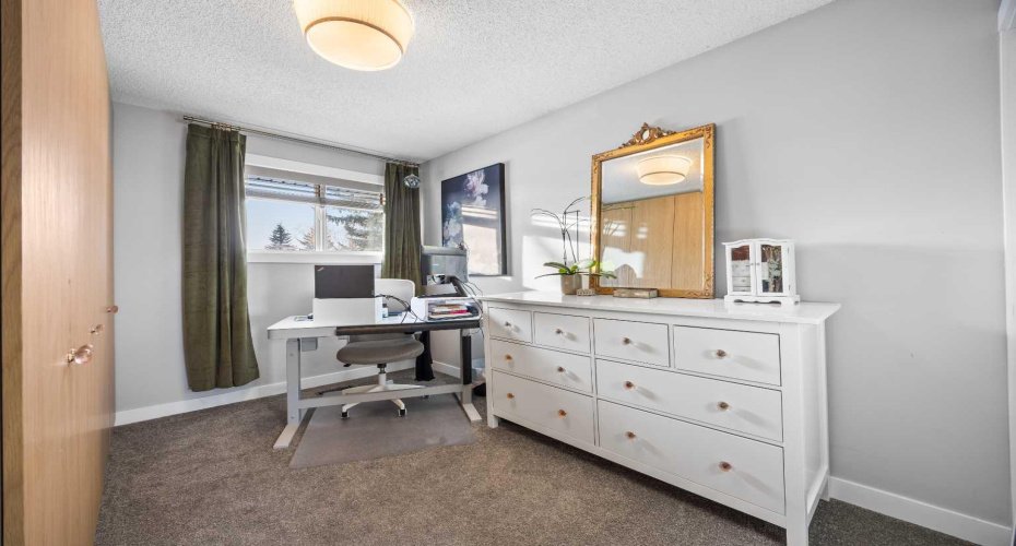 105 Woodbend Way, Okotoks, Alberta T1S 1L6, 4 Bedrooms Bedrooms, ,3 BathroomsBathrooms,Residential,For Sale,Woodbend,A2288667