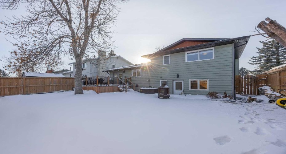 105 Woodbend Way, Okotoks, Alberta T1S 1L6, 4 Bedrooms Bedrooms, ,3 BathroomsBathrooms,Residential,For Sale,Woodbend,A2288667