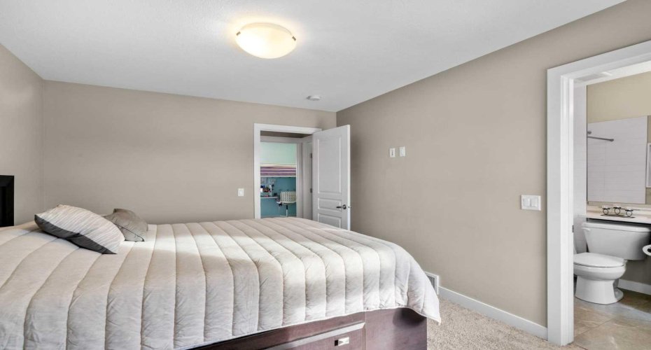 32 Horseshoe Crescent, Cochrane, Alberta T4C2P4, 3 Bedrooms Bedrooms, ,3 BathroomsBathrooms,Residential,For Sale,Horseshoe,A2287191