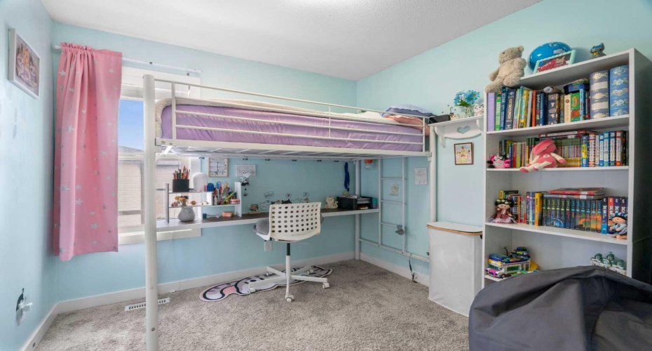 32 Horseshoe Crescent, Cochrane, Alberta T4C2P4, 3 Bedrooms Bedrooms, ,3 BathroomsBathrooms,Residential,For Sale,Horseshoe,A2287191