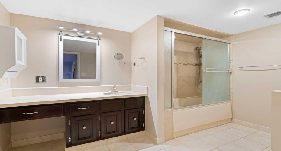 345 4 Avenue, Calgary, Alberta T2E 0J4, 1 Bedroom Bedrooms, 0 ,1 BathroomBathrooms,Residential,For Sale,4,0,A2287751