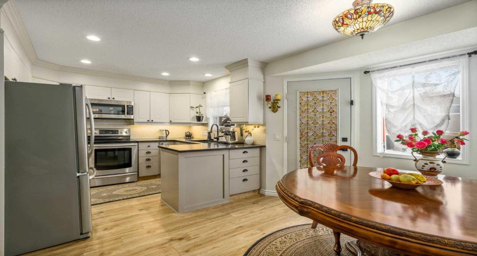 76 Sunlake Gardens, Calgary, Alberta T2X 3G4, 3 Bedrooms Bedrooms, ,3 BathroomsBathrooms,Residential,For Sale,Sunlake,A2288300