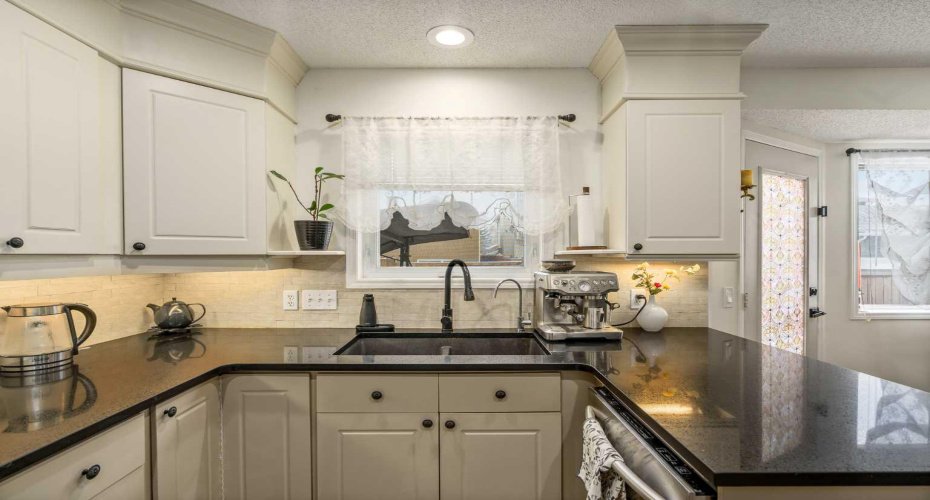76 Sunlake Gardens, Calgary, Alberta T2X 3G4, 3 Bedrooms Bedrooms, ,3 BathroomsBathrooms,Residential,For Sale,Sunlake,A2288300