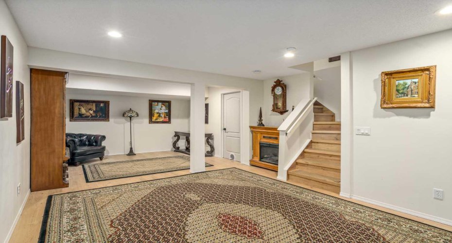 76 Sunlake Gardens, Calgary, Alberta T2X 3G4, 3 Bedrooms Bedrooms, ,3 BathroomsBathrooms,Residential,For Sale,Sunlake,A2288300