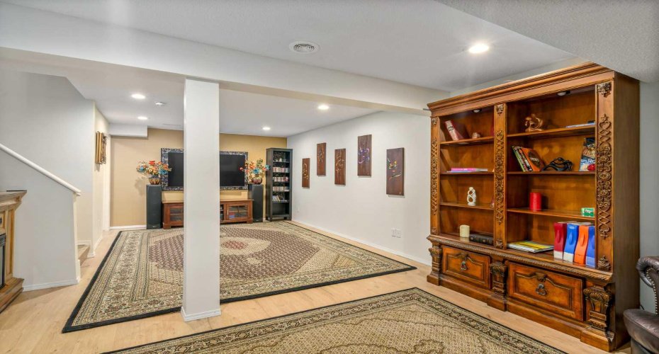 76 Sunlake Gardens, Calgary, Alberta T2X 3G4, 3 Bedrooms Bedrooms, ,3 BathroomsBathrooms,Residential,For Sale,Sunlake,A2288300