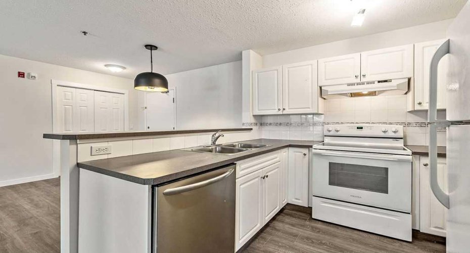 11 Chaparral Ridge Drive, Calgary, Alberta T2X 3P7, 2 Bedrooms Bedrooms, ,2 BathroomsBathrooms,Residential,For Sale,Chaparral Ridge,A2288317