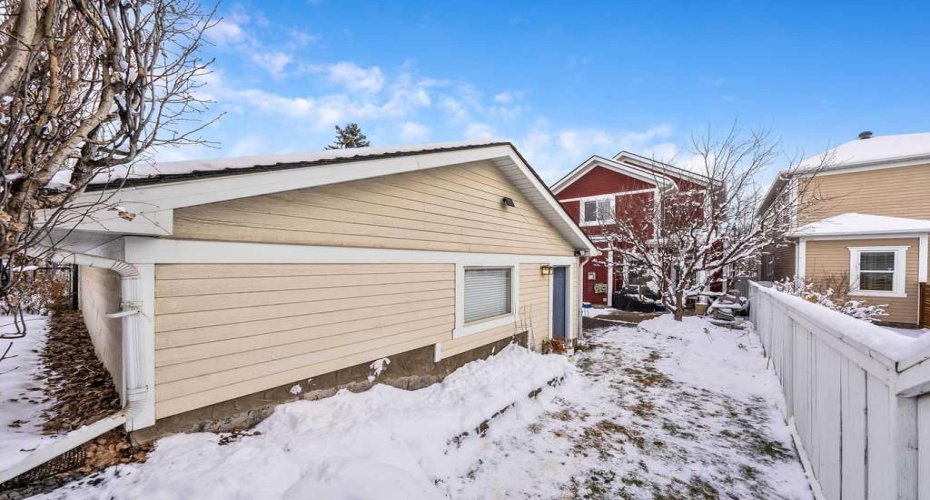 78 Ypres Green, Calgary, Alberta T2T 6M1, 4 Bedrooms Bedrooms, ,4 BathroomsBathrooms,Residential,For Sale,Ypres,A2288359