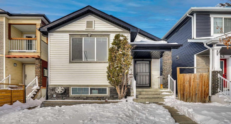 141 Saddlecrest Close, Calgary, Alberta T3J 5B6, 5 Bedrooms Bedrooms, ,2 BathroomsBathrooms,Residential,For Sale,Saddlecrest,A2288686