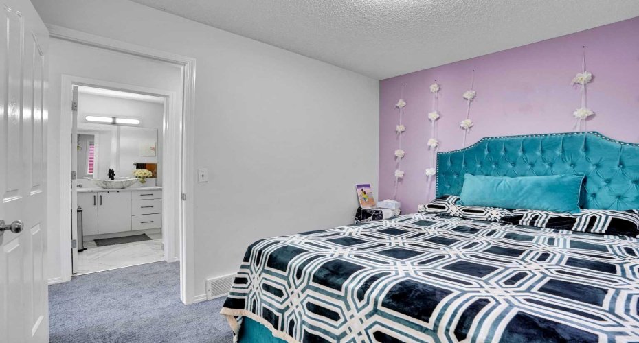 141 Saddlecrest Close, Calgary, Alberta T3J 5B6, 5 Bedrooms Bedrooms, ,2 BathroomsBathrooms,Residential,For Sale,Saddlecrest,A2288686