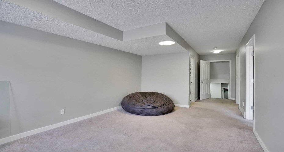 141 Saddlecrest Close, Calgary, Alberta T3J 5B6, 5 Bedrooms Bedrooms, ,2 BathroomsBathrooms,Residential,For Sale,Saddlecrest,A2288686