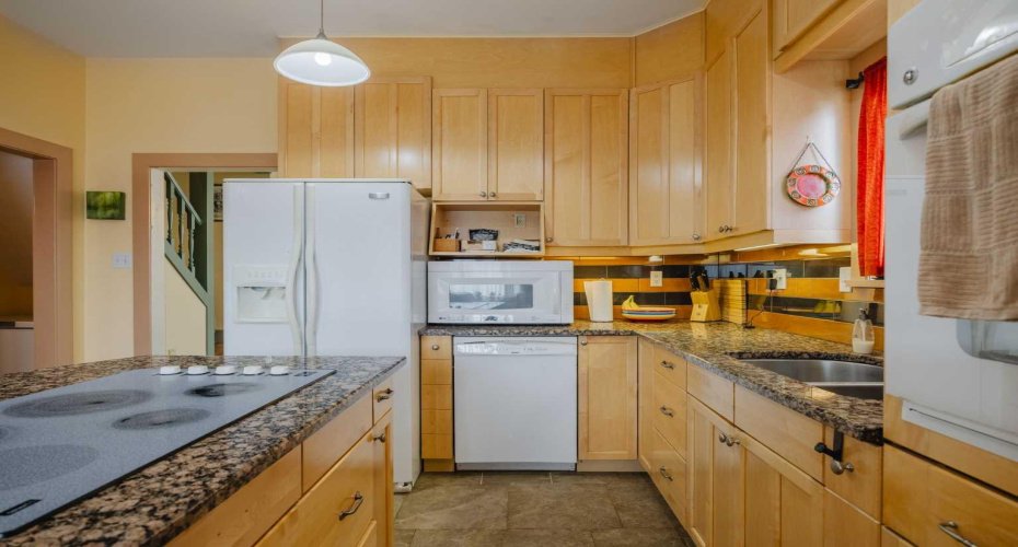 15 Elma Street, Okotoks, Alberta T1S 1J7, 4 Bedrooms Bedrooms, ,3 BathroomsBathrooms,Residential,For Sale,Elma,A2241158