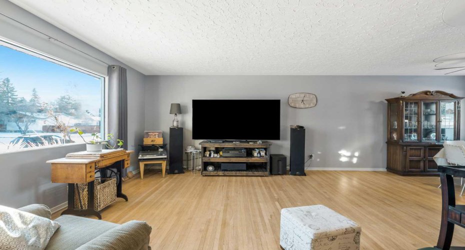 126 Springwood Drive, Calgary, Alberta T2W 0K5, 5 Bedrooms Bedrooms, ,2 BathroomsBathrooms,Residential,For Sale,Springwood,A2288413