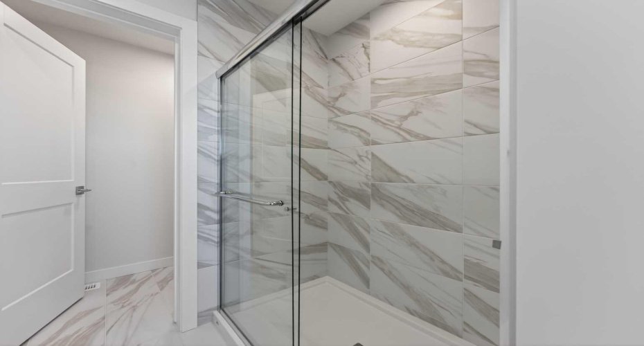 Primary En-suite bath