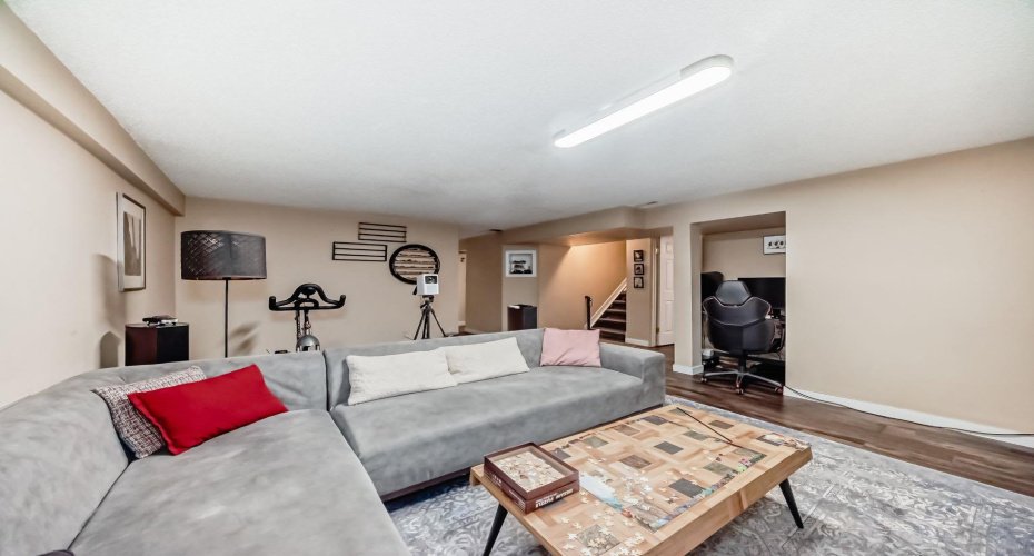 131 Huntstrom Drive, Calgary, Alberta T2K5V6, 3 Bedrooms Bedrooms, ,2 BathroomsBathrooms,Residential,For Sale,Huntstrom,A2288483