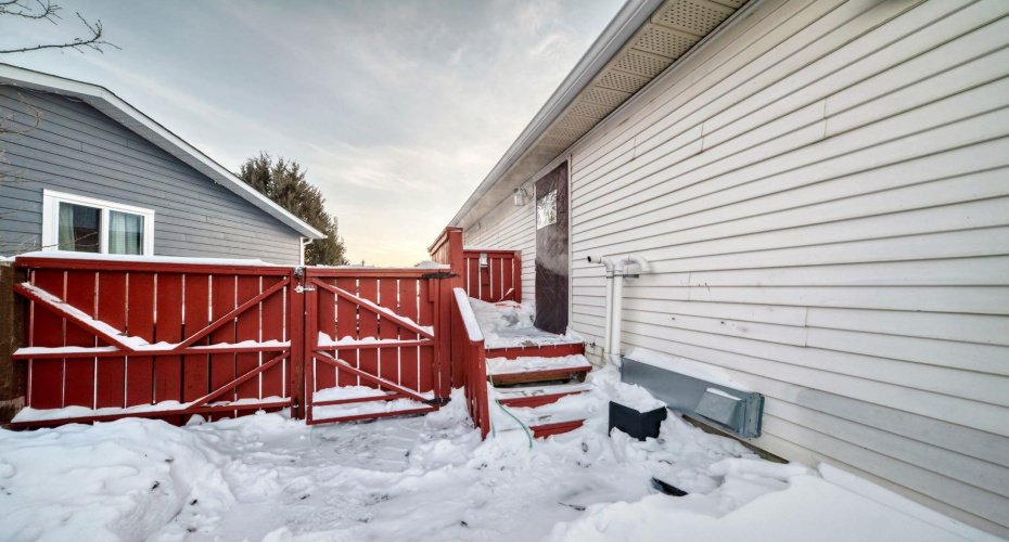 131 Huntstrom Drive, Calgary, Alberta T2K5V6, 3 Bedrooms Bedrooms, ,2 BathroomsBathrooms,Residential,For Sale,Huntstrom,A2288483