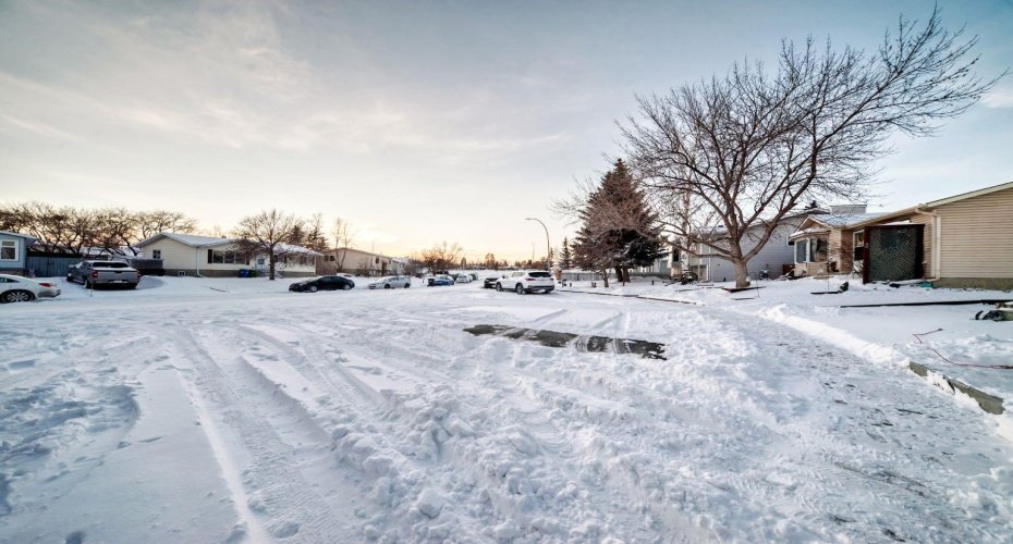 131 Huntstrom Drive, Calgary, Alberta T2K5V6, 3 Bedrooms Bedrooms, ,2 BathroomsBathrooms,Residential,For Sale,Huntstrom,A2288483