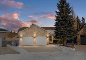 22 Varsity Estates Close, Calgary, Alberta T3B5J2, 5 Bedrooms Bedrooms, ,3 BathroomsBathrooms,Residential,For Sale,Varsity Estates,A2288506