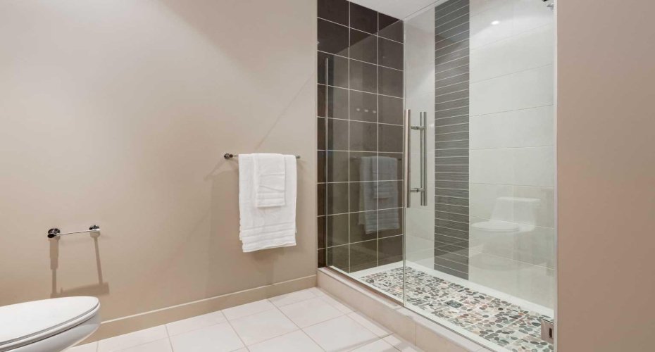 210 15 Avenue, Calgary, Alberta T2G 0B5, 2 Bedrooms Bedrooms, ,3 BathroomsBathrooms,Residential,For Sale,15,A2268650
