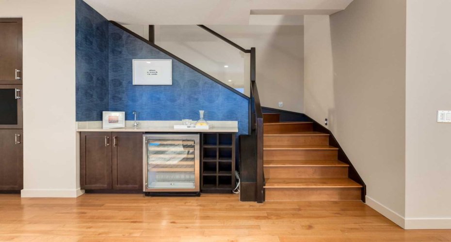 210 15 Avenue, Calgary, Alberta T2G 0B5, 2 Bedrooms Bedrooms, ,3 BathroomsBathrooms,Residential,For Sale,15,A2268650
