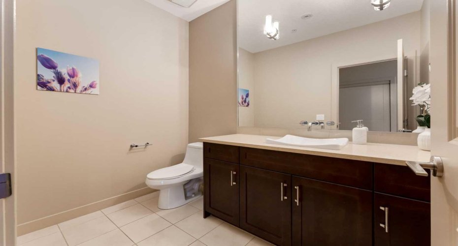 210 15 Avenue, Calgary, Alberta T2G 0B5, 2 Bedrooms Bedrooms, ,3 BathroomsBathrooms,Residential,For Sale,15,A2268650