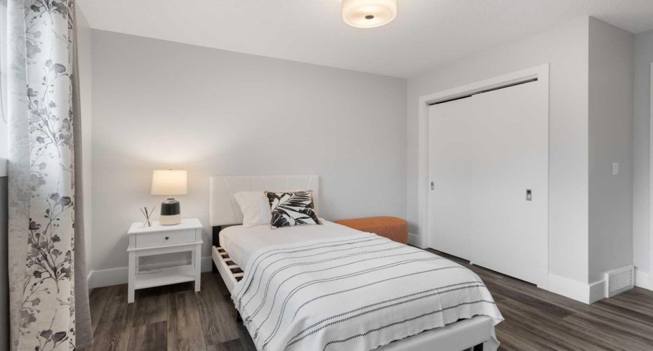 512 Memorial Drive, Calgary, Alberta T2N3C4, 3 Bedrooms Bedrooms, ,4 BathroomsBathrooms,Residential,For Sale,Memorial,A2275167