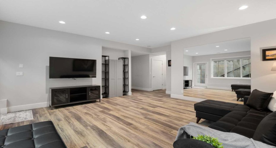512 Memorial Drive, Calgary, Alberta T2N3C4, 3 Bedrooms Bedrooms, ,4 BathroomsBathrooms,Residential,For Sale,Memorial,A2275167