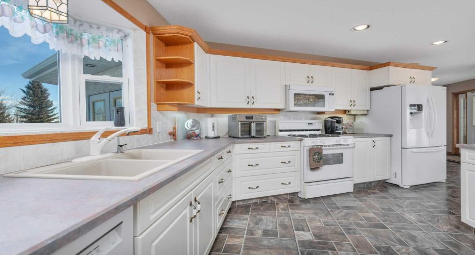27556 Township Road 372, Rural Red Deer County, Alberta T4G 0M5, 4 Bedrooms Bedrooms, ,4 BathroomsBathrooms,Residential,For Sale,Township Road 372,A2285163