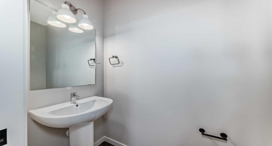 35 Bartlett Crescent, Calgary, Alberta T3S 0P6, 3 Bedrooms Bedrooms, ,3 BathroomsBathrooms,Residential,For Sale,Bartlett,A2285687