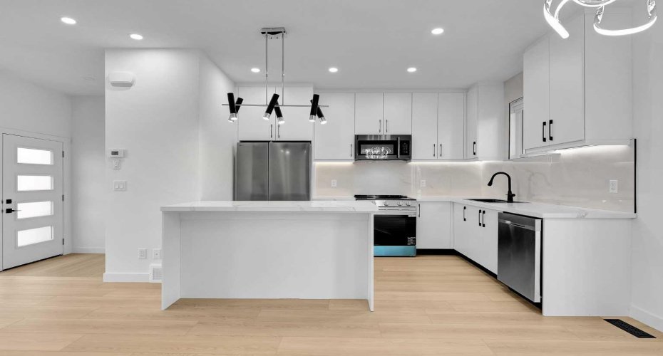 2605 1 Street, Calgary, Alberta T2E 1X8, 3 Bedrooms Bedrooms, ,4 BathroomsBathrooms,Residential,For Sale,1,A2286454