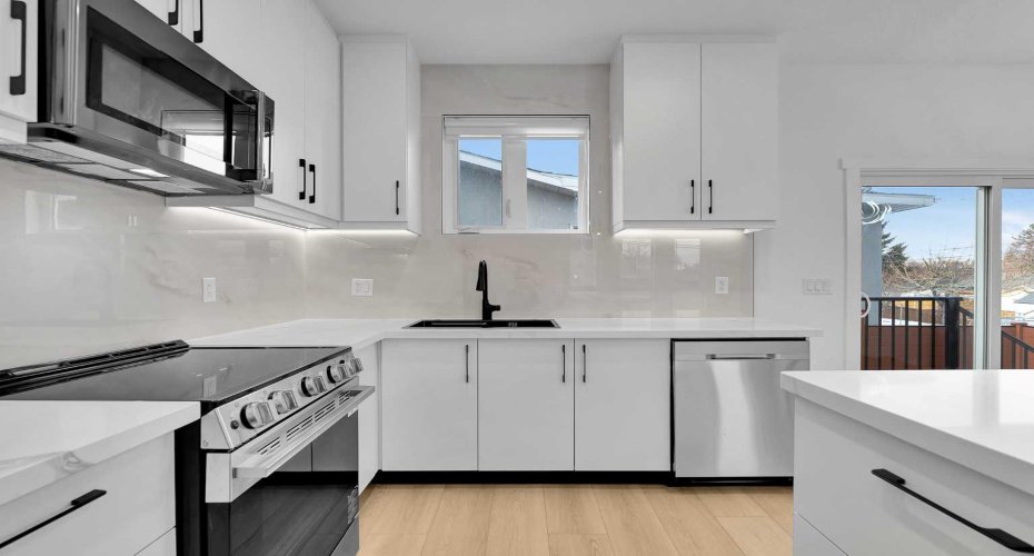 2605 1 Street, Calgary, Alberta T2E 1X8, 3 Bedrooms Bedrooms, ,4 BathroomsBathrooms,Residential,For Sale,1,A2286454