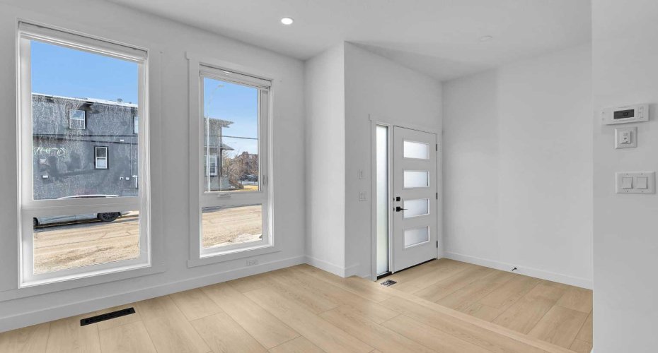 2605 1 Street, Calgary, Alberta T2E 1X8, 3 Bedrooms Bedrooms, ,4 BathroomsBathrooms,Residential,For Sale,1,A2286454