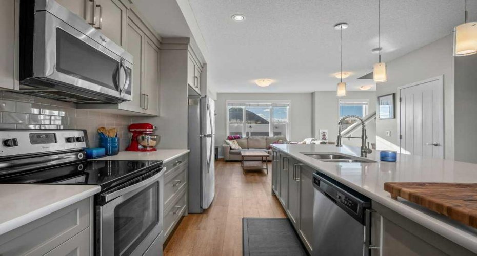 209 New Brighton Walk, Calgary, Alberta T2Z 5C7, 3 Bedrooms Bedrooms, ,3 BathroomsBathrooms,Residential,For Sale,New Brighton,A2287558