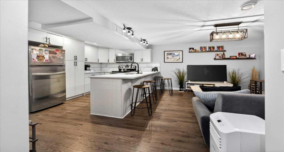 2815 17 Street, Calgary, Alberta T2T 6T5, 2 Bedrooms Bedrooms, ,1 BathroomBathrooms,Residential,For Sale,17,A2287609