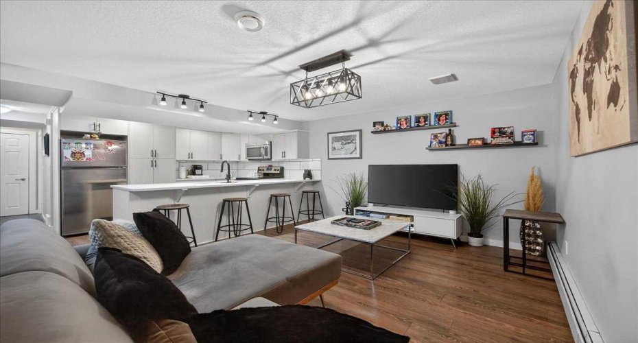 2815 17 Street, Calgary, Alberta T2T 6T5, 2 Bedrooms Bedrooms, ,1 BathroomBathrooms,Residential,For Sale,17,A2287609