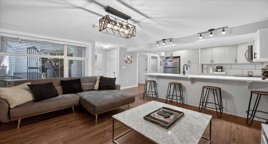 2815 17 Street, Calgary, Alberta T2T 6T5, 2 Bedrooms Bedrooms, ,1 BathroomBathrooms,Residential,For Sale,17,A2287609