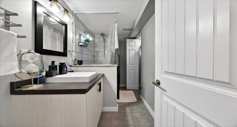 2815 17 Street, Calgary, Alberta T2T 6T5, 2 Bedrooms Bedrooms, ,1 BathroomBathrooms,Residential,For Sale,17,A2287609