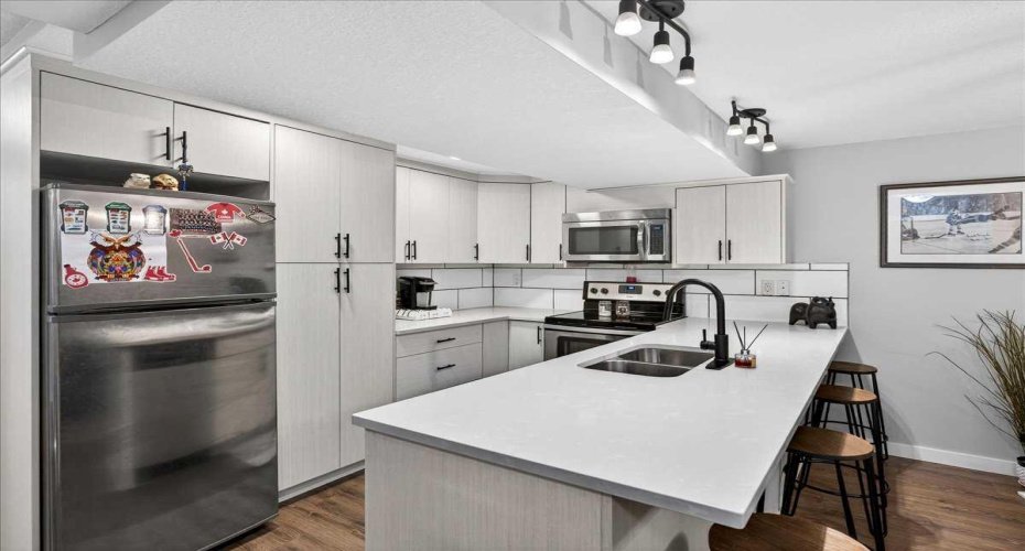 2815 17 Street, Calgary, Alberta T2T 6T5, 2 Bedrooms Bedrooms, ,1 BathroomBathrooms,Residential,For Sale,17,A2287609