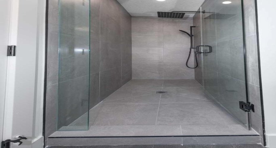 315 Waterford Road, Chestermere, Alberta T1X 3B3, 6 Bedrooms Bedrooms, ,4 BathroomsBathrooms,Residential,For Sale,Waterford,A2289319