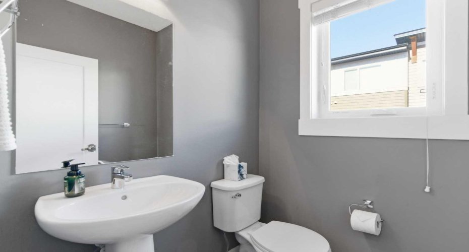 111 Rainbow Falls Gate, Chestermere, Alberta T1X 0Z5, 3 Bedrooms Bedrooms, ,3 BathroomsBathrooms,Residential,For Sale,Rainbow Falls,A2289405