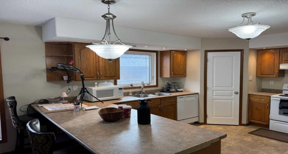 2608B 11 Avenue, Wainwright, Alberta T9W 1W2, 3 Bedrooms Bedrooms, ,2 BathroomsBathrooms,Residential,For Sale,11,A2289508