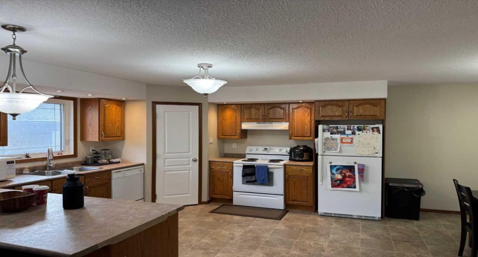 2608B 11 Avenue, Wainwright, Alberta T9W 1W2, 3 Bedrooms Bedrooms, ,2 BathroomsBathrooms,Residential,For Sale,11,A2289508