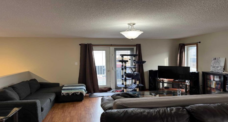 2608B 11 Avenue, Wainwright, Alberta T9W 1W2, 3 Bedrooms Bedrooms, ,2 BathroomsBathrooms,Residential,For Sale,11,A2289508