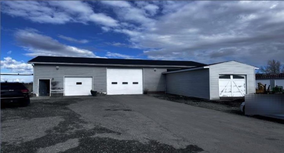 3,960 sq ft shop - west driveway