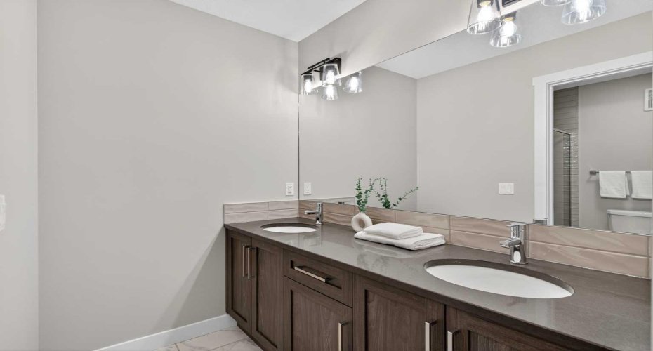 37 Southborough Lane, Cochrane, Alberta T4C 2S6, 3 Bedrooms Bedrooms, ,2 BathroomsBathrooms,Residential,For Sale,Southborough,A2287846