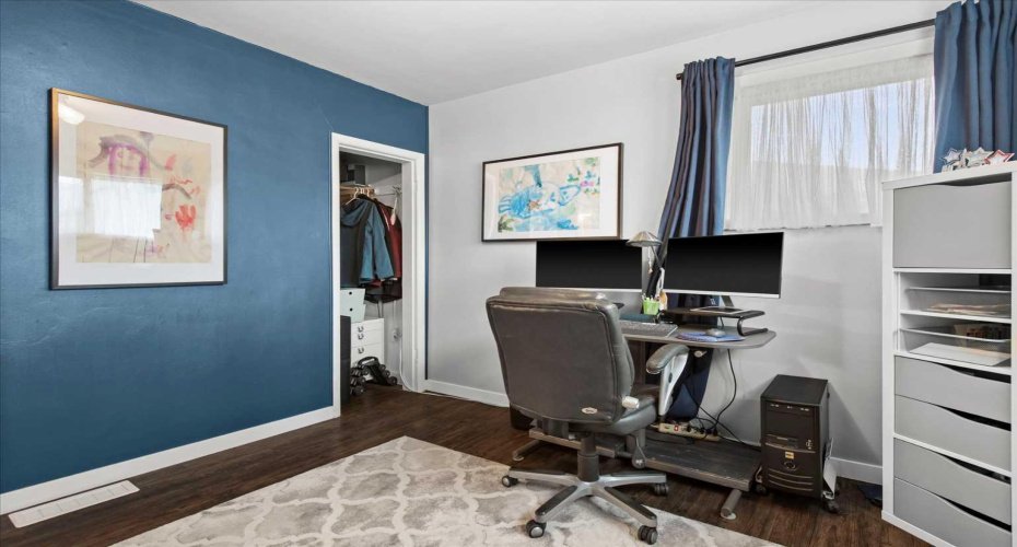 527 29 Street, Calgary, Alberta T2N 2T4, 4 Bedrooms Bedrooms, ,2 BathroomsBathrooms,Residential,For Sale,29,A2288197