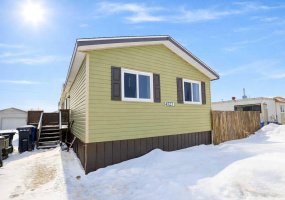 4523 51 Street, Rycroft, Alberta T0H3A0, 4 Bedrooms Bedrooms, ,2 BathroomsBathrooms,Residential,For Sale,51,A2289622