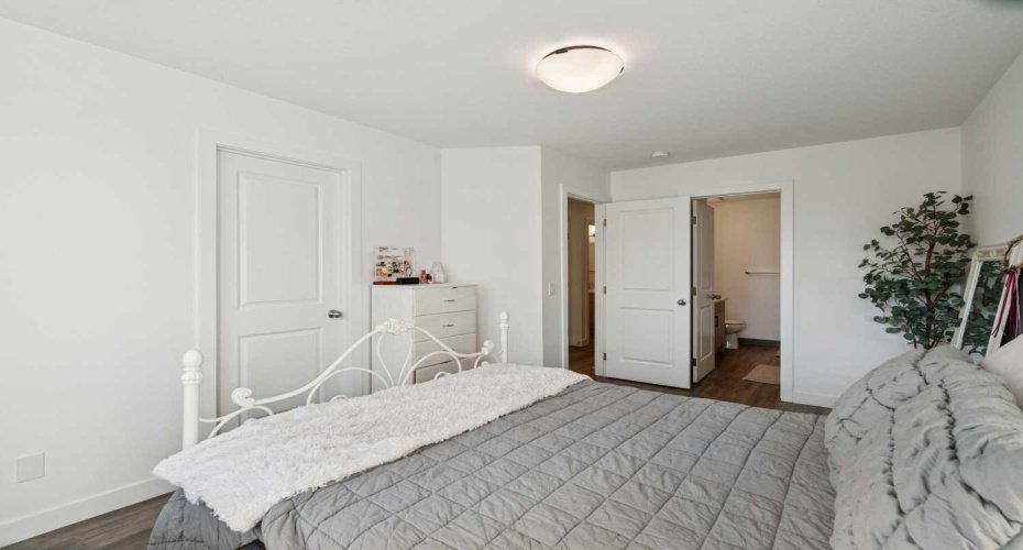 24 Rivercrest Drive, Cochrane, Alberta T4C 2V2, 3 Bedrooms Bedrooms, ,3 BathroomsBathrooms,Residential,For Sale,Rivercrest,A2286814